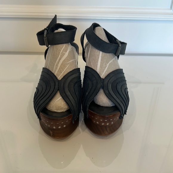 Free People Shoes - Free People Blue Suede Platform Sandals Size 7 BRAND NEW!